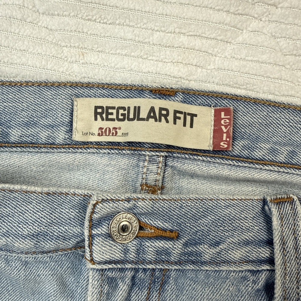 Vintage Lev's 505 Jeans Men 38x30 Blue Denim Light Wash Straight Regular Y2K - Picture 2 of 16